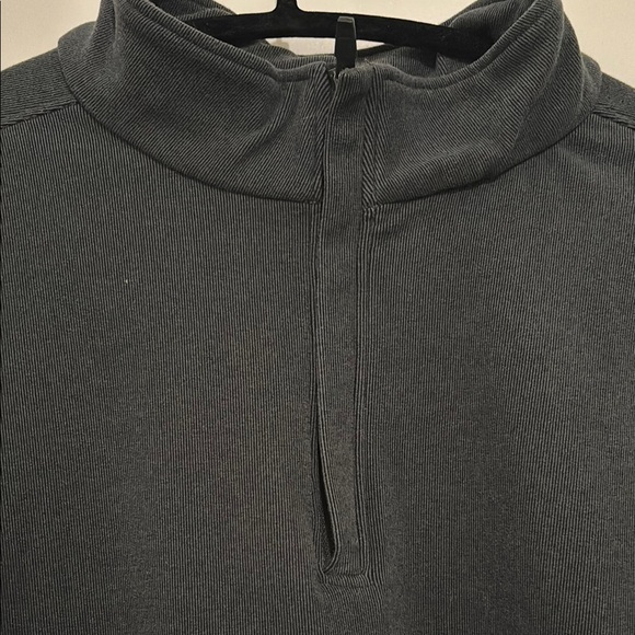 Mondetta Black Zip Up Sweater - Picture 2 of 4